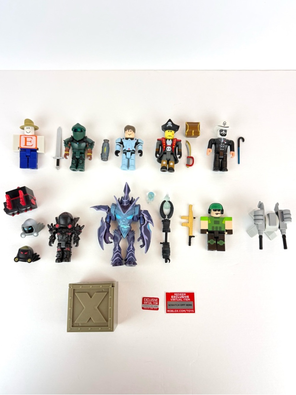 Roblox Lot 23 Piece 8 Figurines Accessories Storage Box Virtual Game Codes